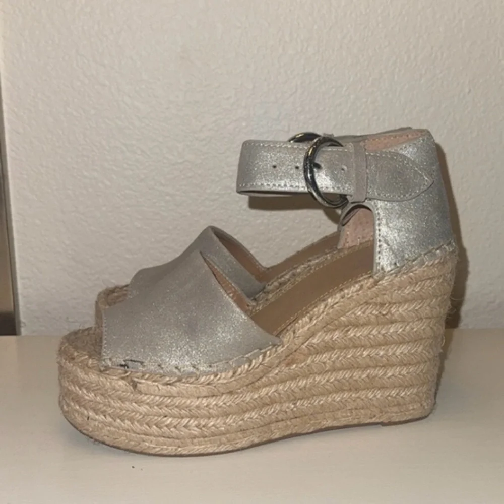 Marc Fisher Alida‎ Gray Silver Metallic Platform Espadrille Sandals Size 5